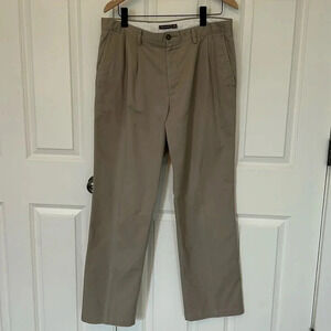 Dockers D3 khaki pants size 36 x 34 beige pleated front
